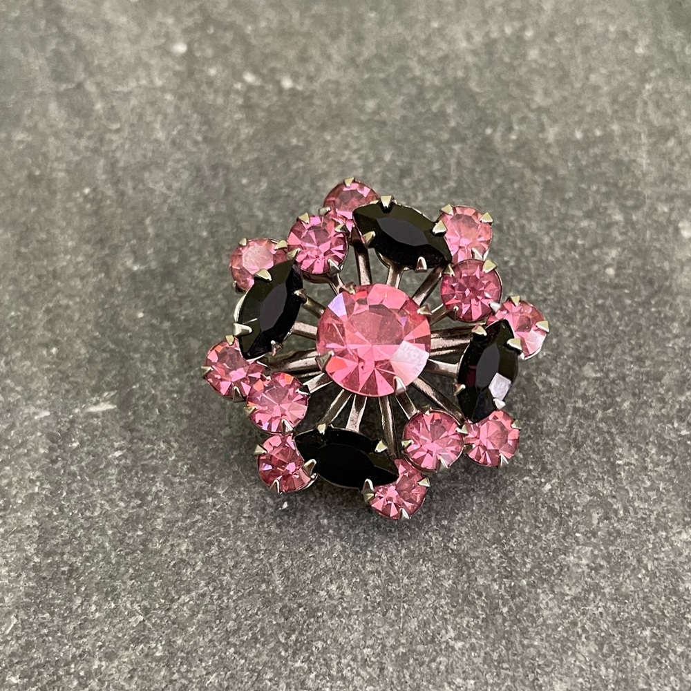 Vintage Pink Black Crystal Brooch - Picture 5 of 7